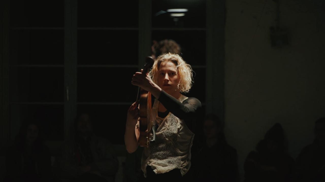 Marie Jeger performing with the viola