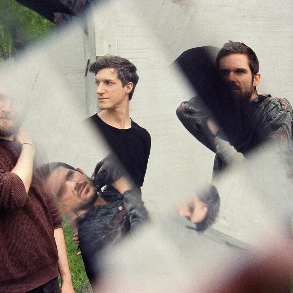 A peculiar photo of the trio divr; with the use of a prism in front of the lense, some of the faces appear twice in another place.