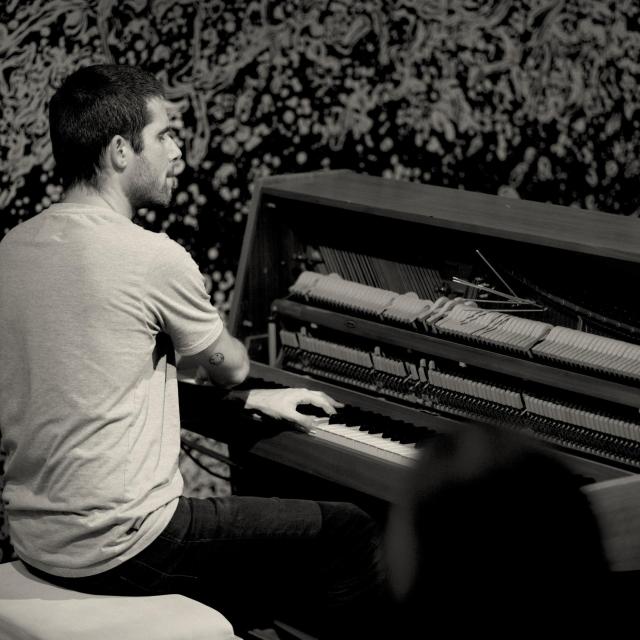 Philipp Eden performing. 