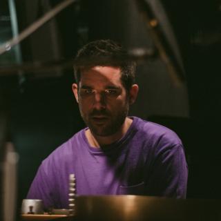 Philipp Eden's face through the grand piano, while playing